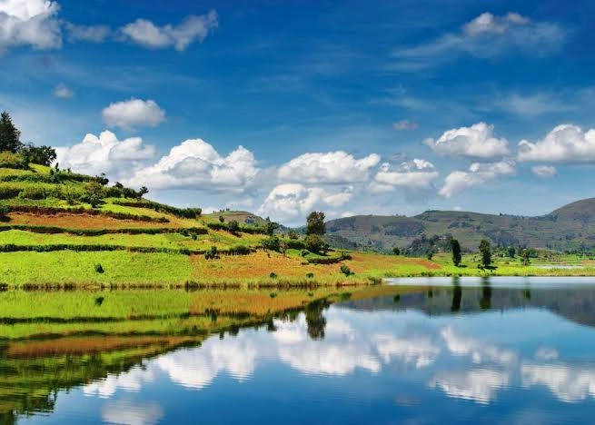 uganda-gorilla-and-lake-bunyonyi-tour-from-kigali