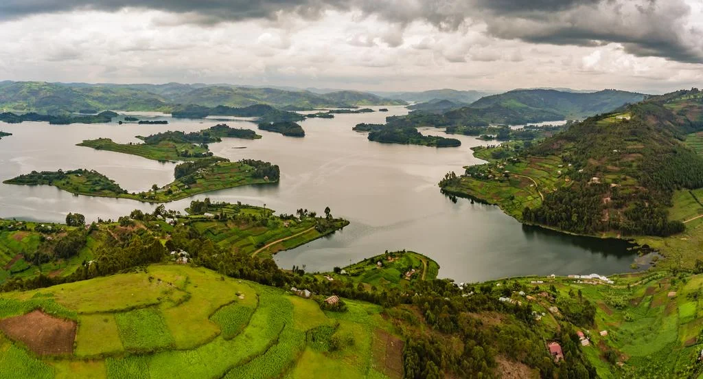 combining-gorilla-habituation-with-lake-bunyonyi